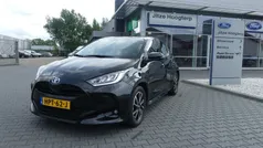 Zwart Gebruikt 2022 Toyota Yaris Hybrid Hatchback | € 21.895 (Eerlijke prijs)