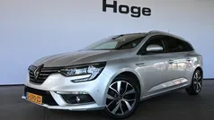 Grijs, metallic lak Gebruikt 2020 Renault Mégane GrandTour Bose Edition Stationwagen | € 14.940 (Eerlijke prijs)