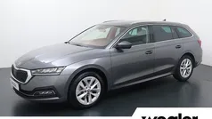 Grijs Gebruikt 2023 Skoda Octavia Business Line Stationwagen | € 23.840 (Eerlijke prijs)