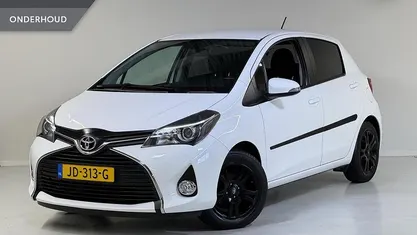 Wit Gebruikt 2016 Toyota Yaris Hatchback | € 11.945 (Eerlijke prijs)
