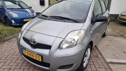 Occasion Toyota Yaris Cool 69 PK (50 kW) 2010 Grijs Hatchback