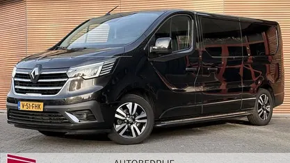Zwart (metallic) Gebruikt 2024 Renault Trafic Luxe MPV | € 33.950 (Eerlijke prijs)