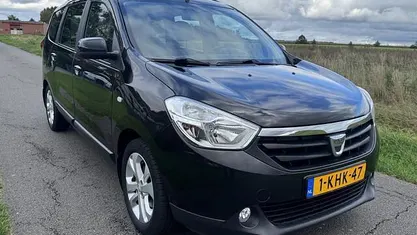 Zwart Gebruikt 2013 Dacia Lodgy Prestige MPV | € 5.950 (Eerlijke prijs)