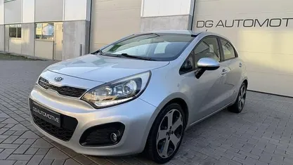Grijs Gebruikt 2012 Kia Rio Plus Hatchback | € 4.950 (Eerlijke prijs)