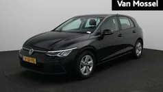 Zwart Gebruikt 2022 VW Golf VIII Life Hatchback | € 20.900 (Eerlijke prijs)
