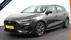 Grijs Gebruikt 2023 Ford Focus ST-Line Hatchback | € 24.750 (Eerlijke prijs)