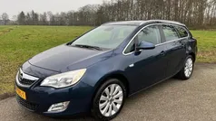 Blauw, metallic lak Gebruikt 2012 Opel Astra Cosmo Stationwagen | € 5.295 (Eerlijke prijs)
