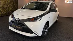 Wit Gebruikt 2017 Toyota Aygo Hatchback | € 6.995 (Eerlijke prijs)