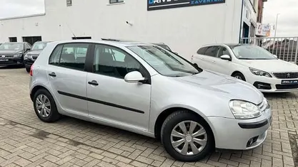 Zwart Gebruikt 2006 VW Golf V Sedan | € 3.950 (Goede deal)