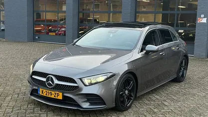 Grijs Gebruikt 2020 Mercedes A180 AMG Hatchback | € 22.450 (Eerlijke prijs)