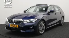 Blauw Gebruikt 2021 BMW 330e Luxury Line Stationwagen | € 33.440 (Goede deal)