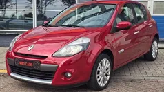 Rood Gebruikt 2009 Renault Clio II Dynamique Hatchback | € 3.750 (Eerlijke prijs)