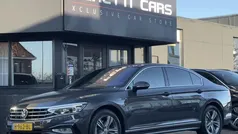 Grijs, metallic lak Gebruikt 2020 VW Passat Elegance Sedan | € 24.900 (Eerlijke prijs)