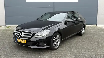 Zwart Occasion 2013 Mercedes E200 Avantgarde Sedan | € 11.900 (Eerlijke prijs)