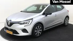 Gebruikt 2023 Renault Clio V Equilibre Hatchback | € 14.940 (Eerlijke prijs)