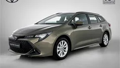 Groen Gebruikt 2025 Toyota Corolla Hybrid Active Stationwagen | € 33.450 (Eerlijke prijs)
