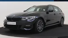 Zwart Gebruikt 2022 BMW 330e Executive Stationwagen | € 39.950 (Eerlijke prijs)