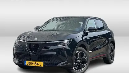 Zwart Occasion 2025 Alfa Romeo Junior Edizione Speciale SUV | € 32.925 (Eerlijke prijs)