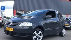 Zwart, metallic lak Gebruikt 2005 VW Fox Trendline Hatchback | € 1.299 (Eerlijke prijs)