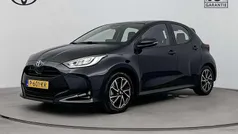 Zwart Gebruikt 2022 Toyota Yaris Hybrid Hatchback | € 21.895 (Eerlijke prijs)