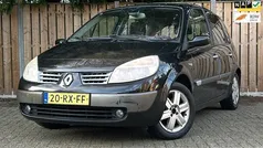 Zwart Gebruikt 2005 Renault Scénic II Luxe MPV | € 999 (Eerlijke prijs)