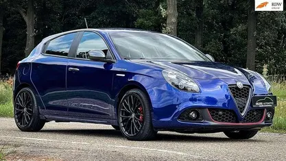 Blauw Gebruikt 2017 Alfa Romeo Giulietta Veloce Hatchback | € 22.899 (Eerlijke prijs)