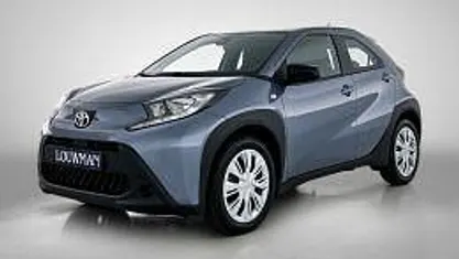 Grijs (metallic) Gebruikt 2025 Toyota Aygo X Play SUV | € 19.745 (Eerlijke prijs)