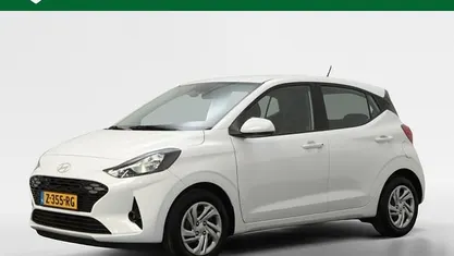 Atlas white (wit metallic) Gebruikt 2024 Hyundai i10 Comfort Hatchback | € 15.945 (Eerlijke prijs)