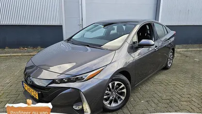 Grijs, metallic lak Gebruikt 2022 Toyota Prius Hatchback | € 27.500 (Eerlijke prijs)