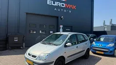 Grijs Gebruikt 2003 Renault Scénic MPV | € 1.149 (Eerlijke prijs)