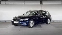 Blauw, metallic lak Gebruikt 2021 BMW 318 Basis Stationwagen | € 32.500 (Eerlijke prijs)