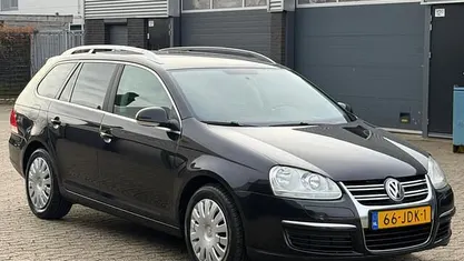 Zwart (metallic) Occasion 2009 VW Golf V Business Stationwagen | € 3.749 (Goede deal)