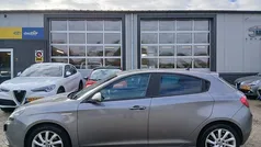 Grijs Gebruikt 2016 Alfa Romeo Giulietta Super Sedan | € 12.895 (Eerlijke prijs)