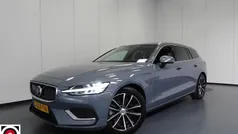 Grijs Gebruikt 2023 Volvo V60 Core Stationwagen | € 38.140 (Eerlijke prijs)