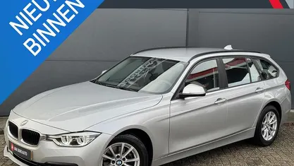 Gebruikt 2019 BMW 318 Executive Stationwagen | € 19.940 (Super prijs)