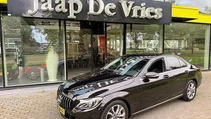 Zwart Occasion 2017 Mercedes C180 Premium Plus Sedan | € 19.950 (Goede deal)