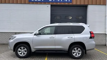 Grijs Gebruikt 2020 Toyota Land Cruiser SUV | € 34.950 (Eerlijke prijs)