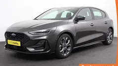 Grijs Gebruikt 2023 Ford Focus ST-Line Hatchback | € 20.890 (Eerlijke prijs)