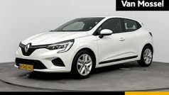 Wit Gebruikt 2021 Renault Clio V Zen Hatchback | € 13.435 (Eerlijke prijs)