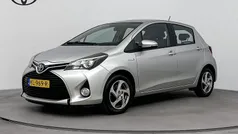 Grijs Gebruikt 2016 Toyota Yaris Hybrid Limited Hatchback | € 13.950 (Eerlijke prijs)