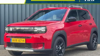 Rood Nieuw 2025 Fiat Grande Panda Icon Hatchback | € 24.740 (Eerlijke prijs)