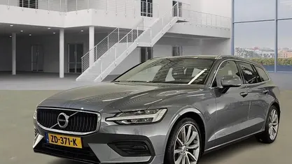 Grijs Gebruikt 2019 Volvo V60 Momentum Stationwagen | € 30.894 (Goede deal)