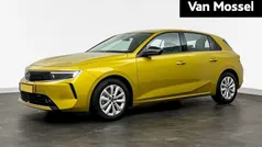 Geelamber yellow Gebruikt 2022 Opel Astra Edition Hatchback | € 18.940 (Eerlijke prijs)