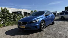 Blauw Gebruikt 2019 Volvo V40 R-Design Stationwagen | € 18.950 (Eerlijke prijs)