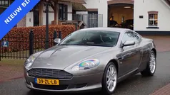 Grijs, metallic lak Gebruikt 2005 Aston Martin DB9 Coupé | € 44.900 (Eerlijke prijs)