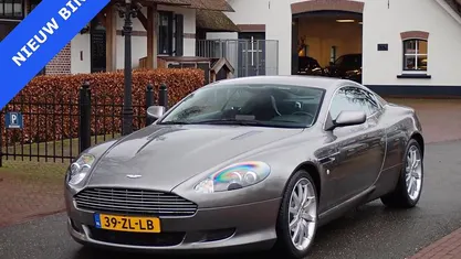 Grijs, metallic lak Gebruikt 2005 Aston Martin DB9 Coupé | € 44.900 (Eerlijke prijs)