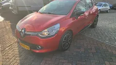 Rood (metallic) Gebruikt 2013 Renault Clio IV Expression Hatchback | € 5.999 (Eerlijke prijs)
