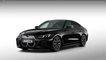 Saphirschwarz metallic (zwart metallic) Nieuw 2025 BMW i4 M Sport Sedan | € 68.863 (Goede deal)