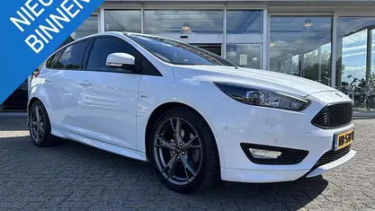 Wit Occasion 2017 Ford Focus ST-Line Hatchback | € 9.750 (Eerlijke prijs)