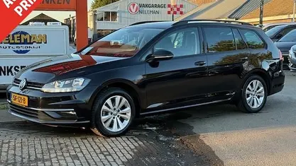 Zwart Gebruikt 2018 VW Golf VII Comfortline Stationwagen | € 14.914 (Eerlijke prijs)